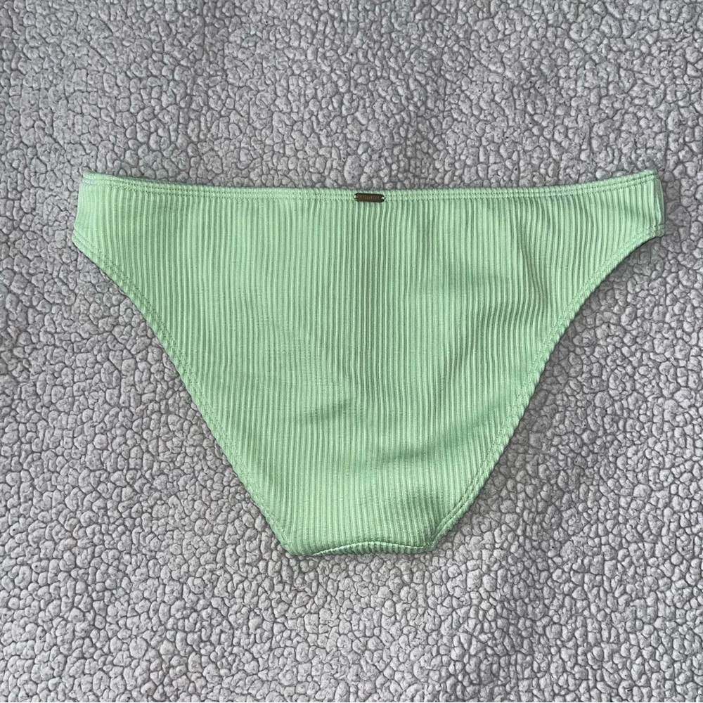 🔵(4 for $25)🔵Hollister bikini bottom - Picture 2 of 7